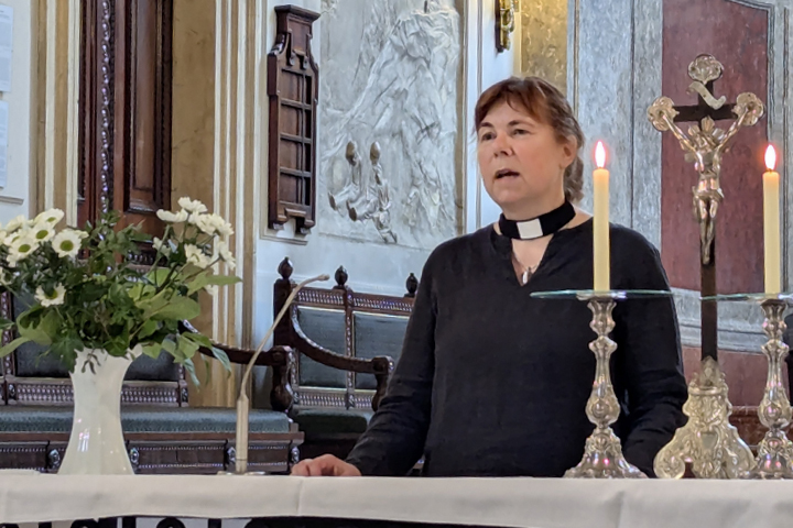 Festgottesdienst in der Leipziger Nikolaikirche. Direktorin Annette Kalettka begrüßt die Gemeinde