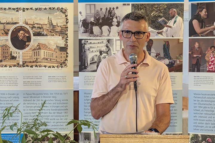 Am Mikrofon: Der Vorsitzende des Freundes- und Förderkreises Michael Hengst